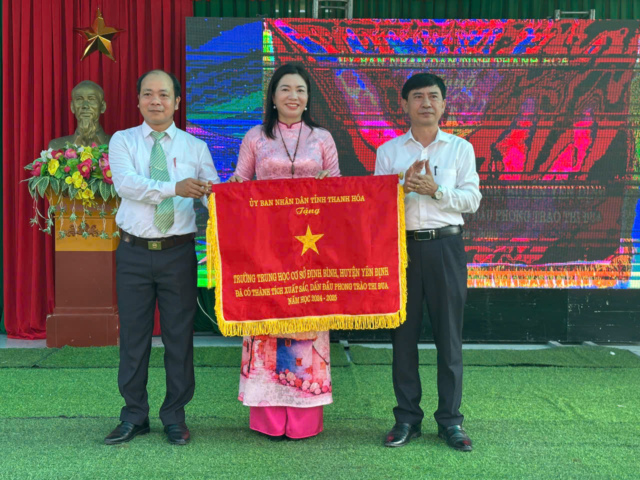 Anh-tin-bai